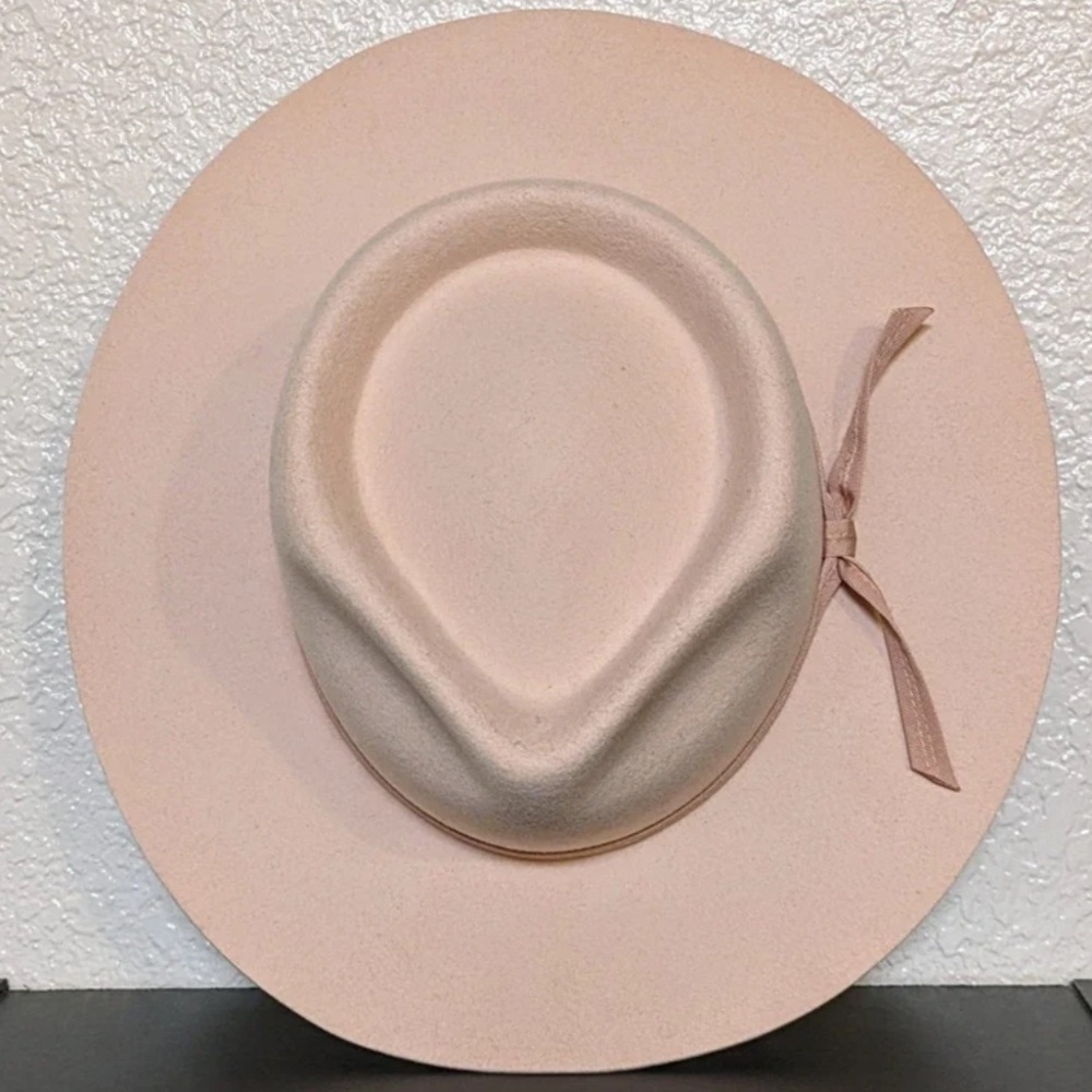 Lack of color fedora